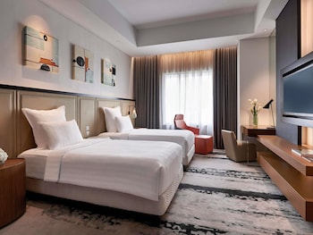 Suite, Multiple Beds, Club Lounge Access (Accent)