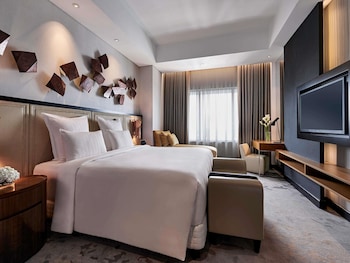 Suite, Multiple Beds, Club Lounge Access (Accent)