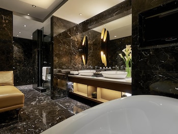 Suite, Multiple Beds, Club Lounge Access (Accent)