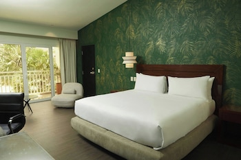 Room, 1 King Bed, Pool View