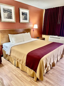 Standard Single Room, 1 King Bed, Smoking