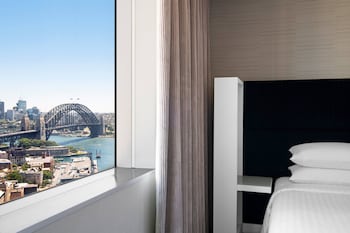 One-bedroom King Suite with Club Lounge Access (Cityscape)