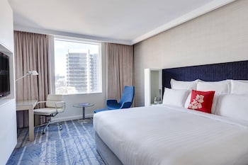 Premium Guest room, 1 King Bed (Cityscape View)
