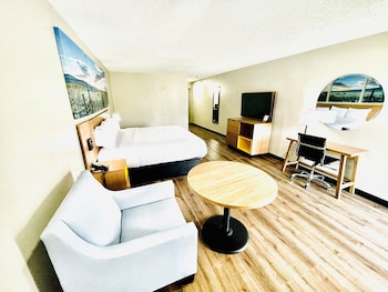 Standard Room, 1 King Bed, Smoking