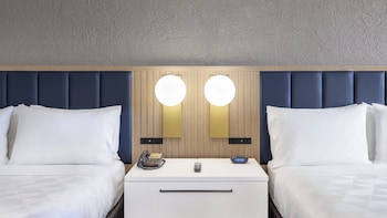 Standard Room, 2 Queen Beds, Accessible (Access Tub)