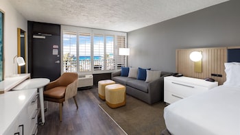 Standard Room, 1 King Bed with Sofa bed, Oceanfront
