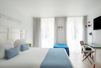 Privilege Room - Complimentary soft minibar, courtesy tray, digital press, fitness, sauna