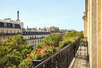 Luxury Junior Suite, 1 King Bed, Balcony (Eiffel Tower View)
