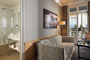 Luxury Junior Suite with Balcony, King Bed