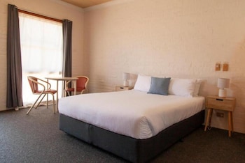 Double Room, 1 Queen Bed