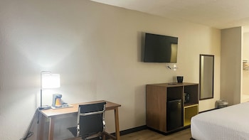 Room, 1 King Bed, Non Smoking (Microwave & Fridge)