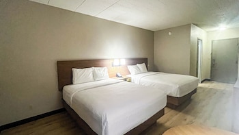 Room, 2 Queen Beds, Accessible Bathtub, Non Smoking (Mobility, Microwave & Fridge)