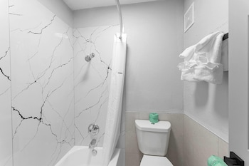 Suite, 1 King Bed, Mobility Accessible, Non Smoking (Bathtub w/ Grab Bars)
