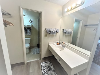 Standard Room, 2 Queen Beds, Non Smoking, Kitchenette