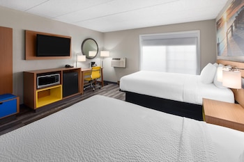 Room, 2 Queen Beds, Accessible, Non Smoking