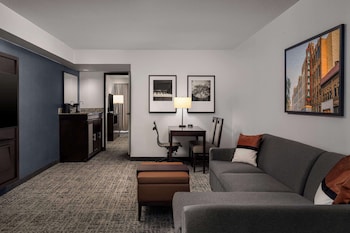 Premium Suite, 1 King Bed, Non Smoking, Corner