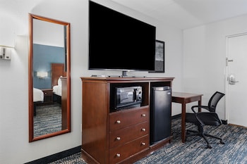 Standard Room, 2 Queen Beds, Non Smoking, Refrigerator & Microwave