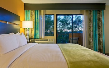 Junior Suite, 1 King Bed, Accessible, Balcony