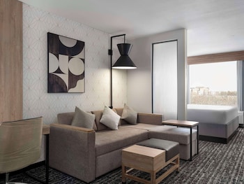 Room, 1 King Bed (High Floor)