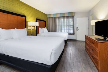Deluxe Room, 2 Double Beds, Non Smoking