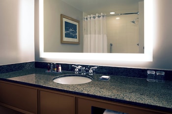 Room, 1 King Bed (Mobility/Hearing Accessible, Tub)