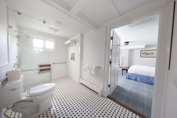 Deluxe Main Inn ADA
