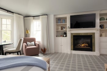 Deluxe Room, 2 Queen Beds (Cottage)