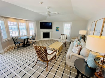 Suite, 2 Queen Beds, Ocean View (Master)
