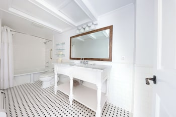 Deluxe Room, 2 Queen Beds (Main Inn)