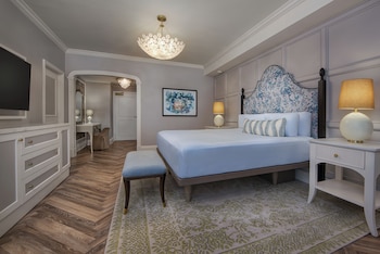 Deluxe King Room - Club Level
