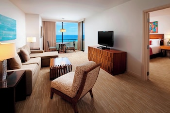 Mailani Tower Ocean Suite 1 Bedroom, Mobility/Hearing Accessible, Oceanfront