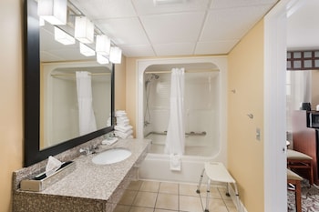 Standard Room, 2 Queen Beds, Accessible, Bathtub