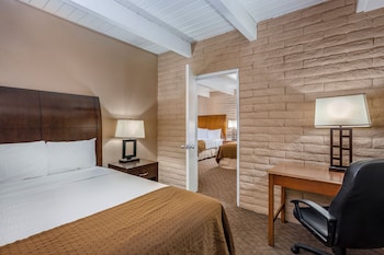 Room, Multiple Beds (Standard View)