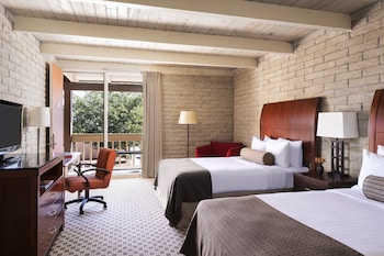 Room, 2 Queen Beds, Smoking, Poolside