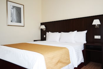 Queen Plus Room