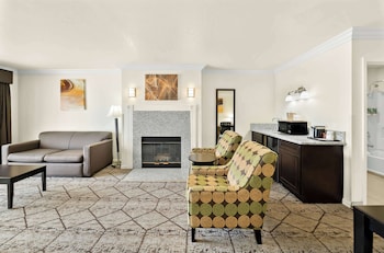 Suite, 1 King Bed, Non Smoking (with Sofabed)