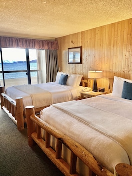 Deluxe Room, 2 Queen Beds, Kitchen, Lake View