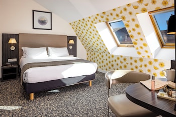 Suite, 1 Queen Bed (Living Area)
