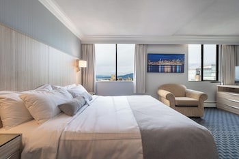 Premium Studio, 1 King Bed, City View