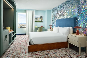 Room, 1 King Bed, Corner