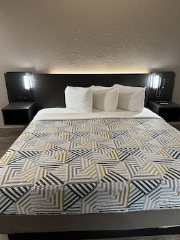 Standard Room, 1 King Bed, Accessible, Non Smoking