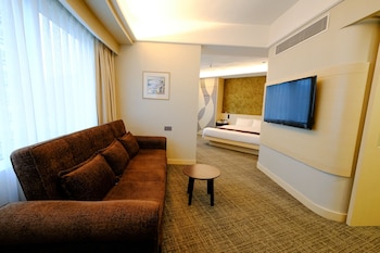 Premier Studio - King Bed