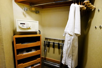Grand Studio - King Bed