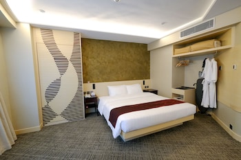 Premier Studio - King Bed