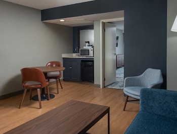 Suite, 1 Bedroom, Hearing Accessible (Mobility Accessible with Bathtub)