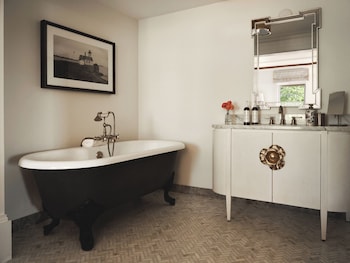 Suite, Fireplace (Marble House)