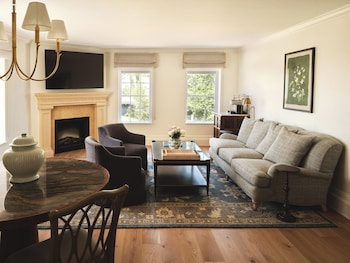 Suite, Fireplace (Marble House)