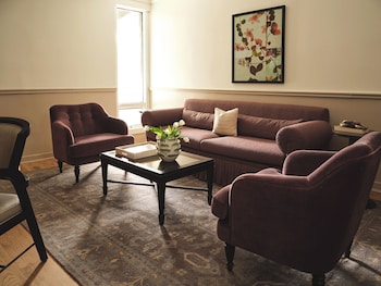 Suite, 1 King Bed, Accessible (Belcourt)
