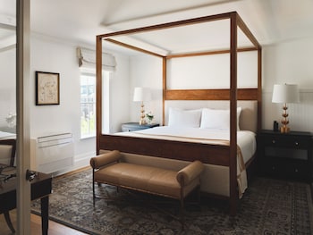 Suite, Fireplace (Marble House)