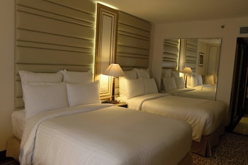 Deluxe Room, 2 Twin Beds, Smoking